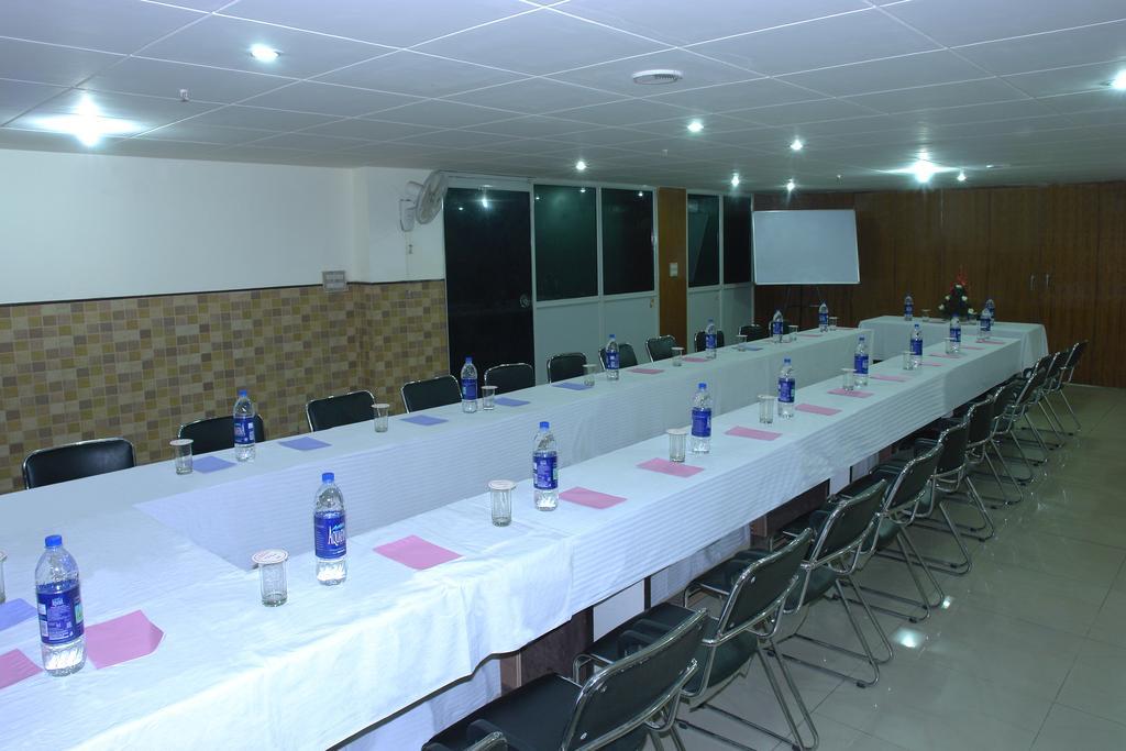 Hotel Karat 87 Inn Neu-Delhi Exterior foto