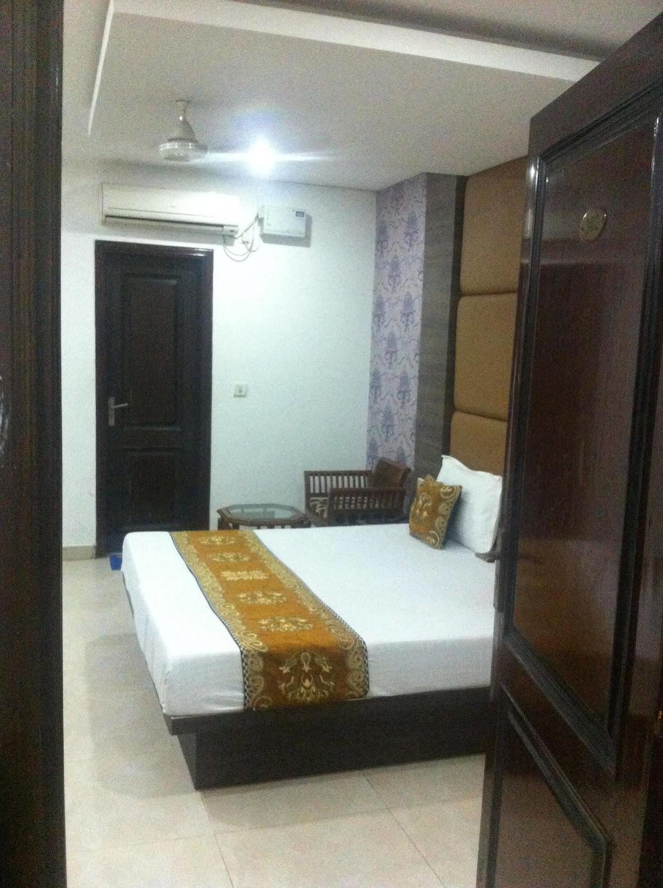 Hotel Karat 87 Inn Neu-Delhi Exterior foto