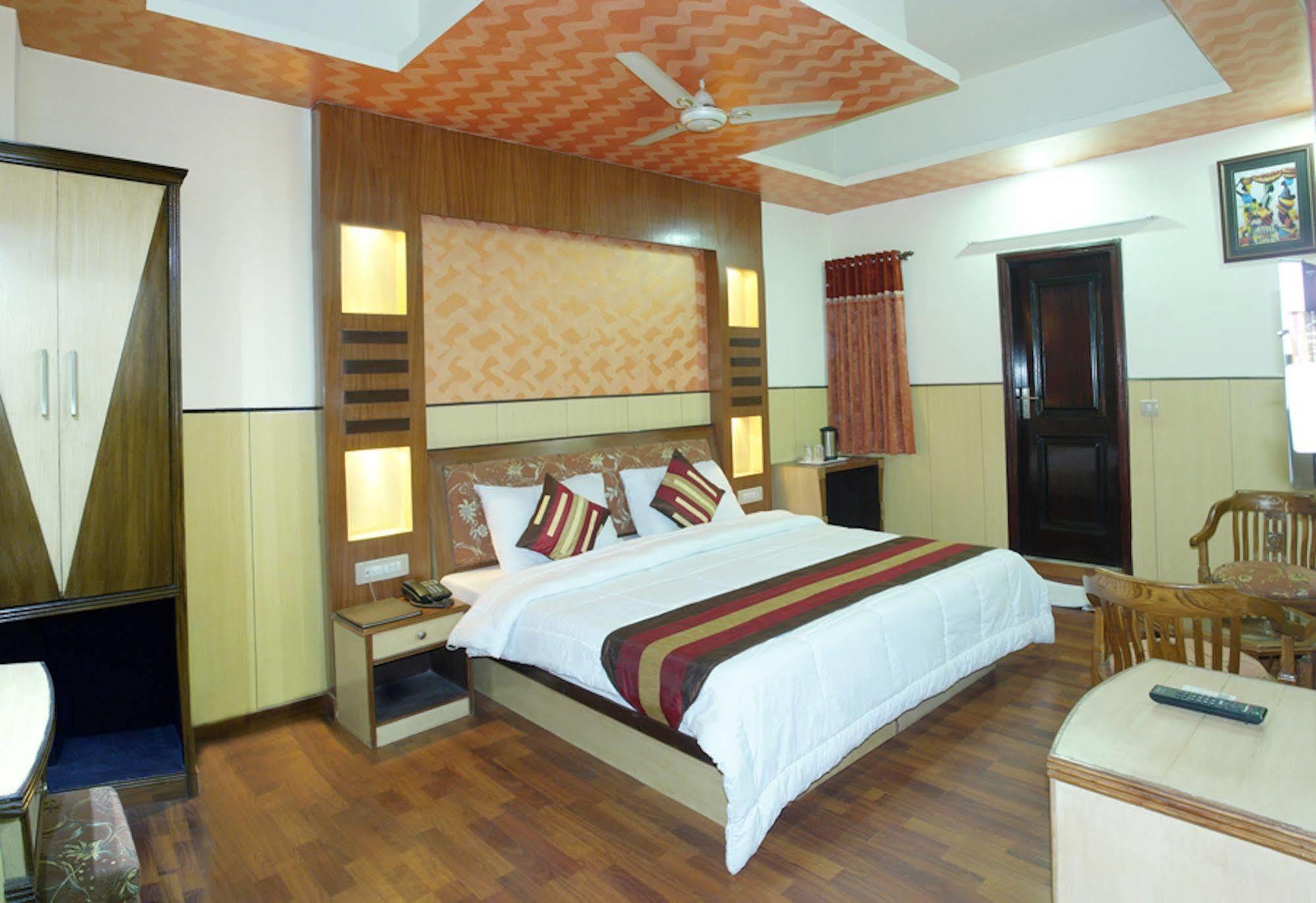 Hotel Karat 87 Inn Neu-Delhi Exterior foto