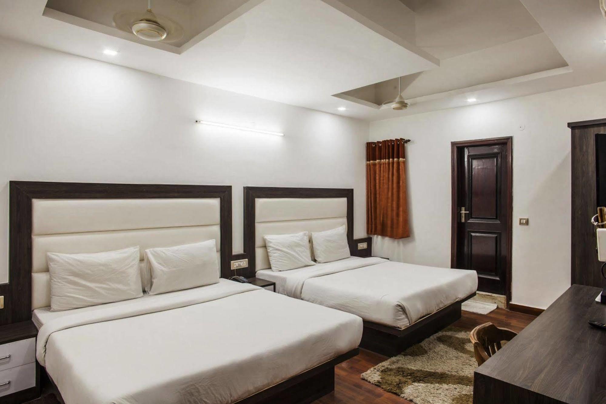 Hotel Karat 87 Inn Neu-Delhi Exterior foto