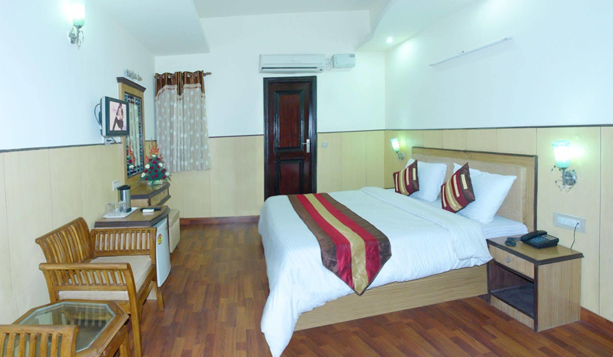 Hotel Karat 87 Inn Neu-Delhi Exterior foto